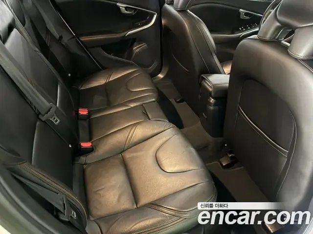 Volvo V40 Cross Country 2018 — Şəkil 9/20
