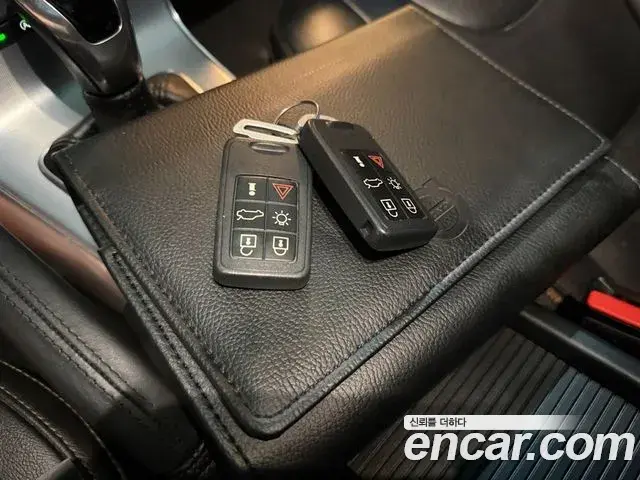Volvo V40 Cross Country 2018 — Şəkil 18/20