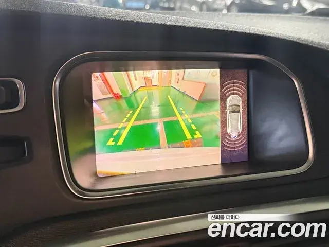Volvo V40 Cross Country 2018 — Şəkil 14/20