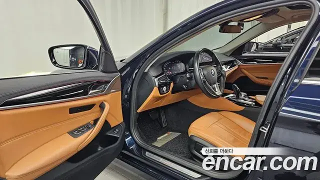BMW 5 Series 2019 — Фото 10/20