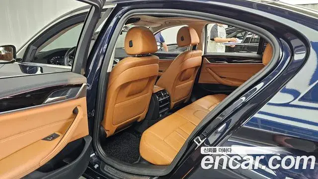 BMW 5 Series 2019 — Фото 11/20