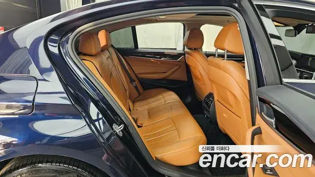 BMW 5 Series 2019 — Фото 12/20