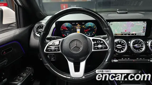 Mercedes-Benz GLB-Class 2021 — Фото 13/20