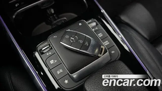Mercedes-Benz GLB-Class 2021 — Фото 18/20
