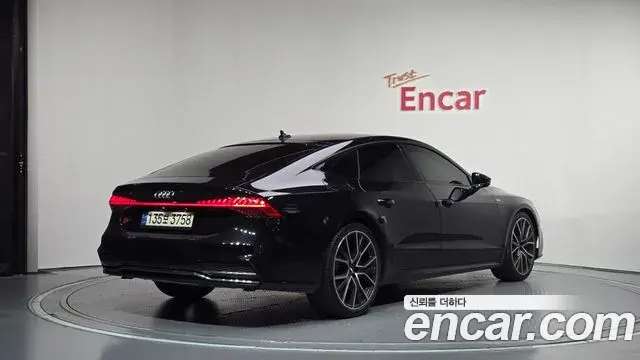 Audi A7 2020 — Фото 1/20