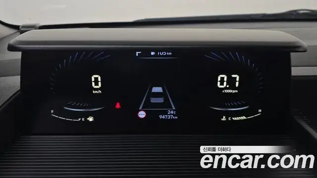 Hyundai Staria 2022 — Фото 8/20
