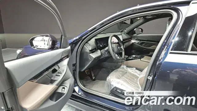 BMW 5 Series 2023 — Фото 10/20