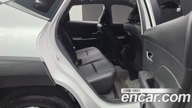 Hyundai Kona 2023 — Фото 12/20