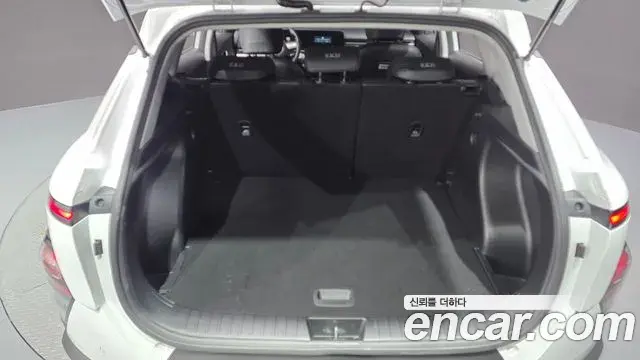 Hyundai Kona 2023 — Фото 19/20