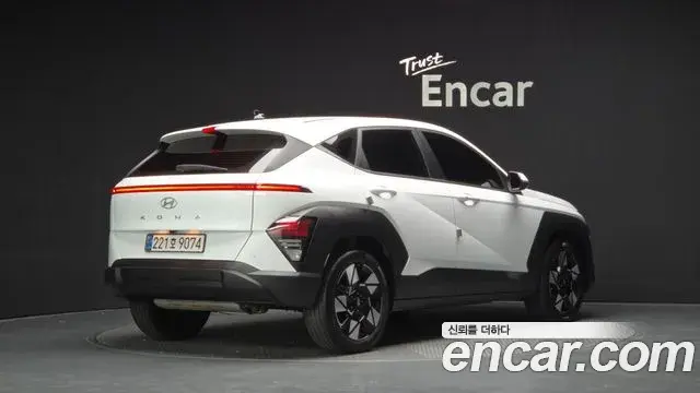 Hyundai Kona 2024 — Фото 1/16