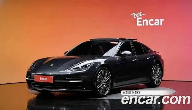 Porsche Panamera 2020 — Фото 1/20