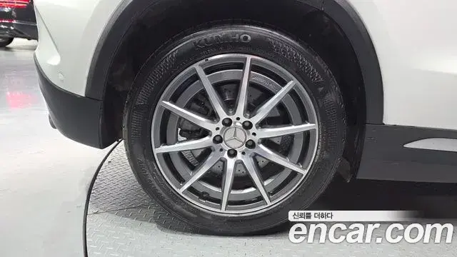 Mercedes-Benz GLA-Class 2021 — Фото 5/20