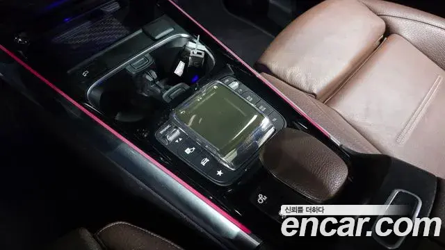 Mercedes-Benz GLA-Class 2021 — Фото 13/20