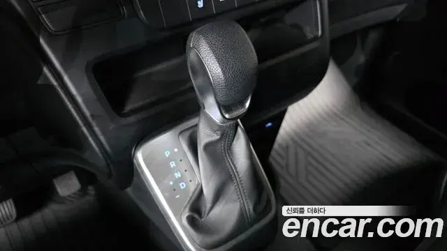Hyundai Staria 2021 — Photo 9/20