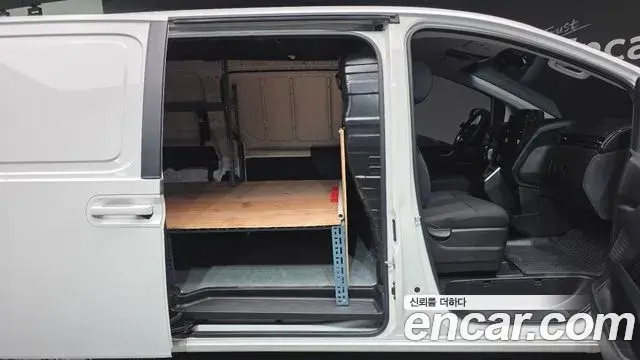 Hyundai Staria 2021 — Photo 18/20
