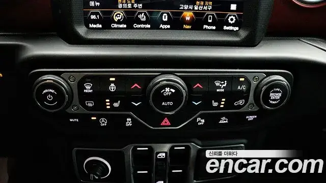 Jeep Wrangler 2022 — Фото 16/20