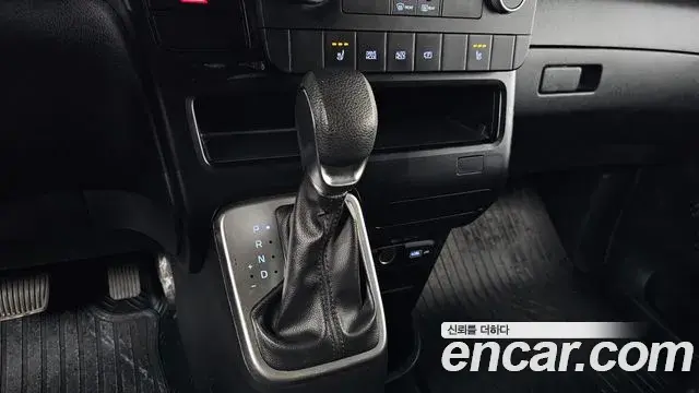 Hyundai Staria 2023 — Фото 9/20
