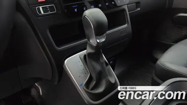 Hyundai Staria 2025 — Фото 9/20