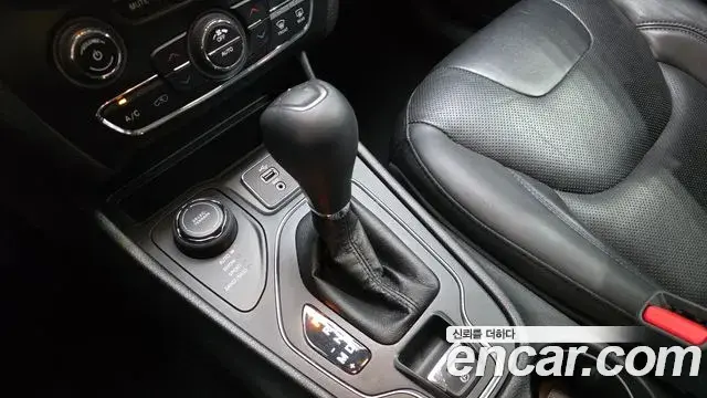 Jeep Cherokee 2018 — Фото 9/20