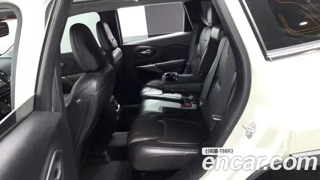 Jeep Cherokee 2018 — Фото 12/20