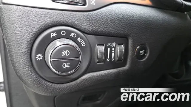 Jeep Cherokee 2018 — Фото 18/20