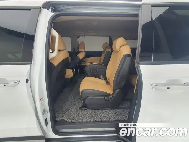 Kia Carnival 2021 — Фото 19/20