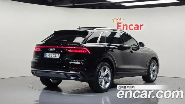Audi Q7 2023 — Фото 2/20