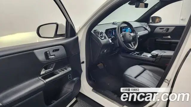 Mercedes-Benz GLB-Class 2021 — Фото 9/20