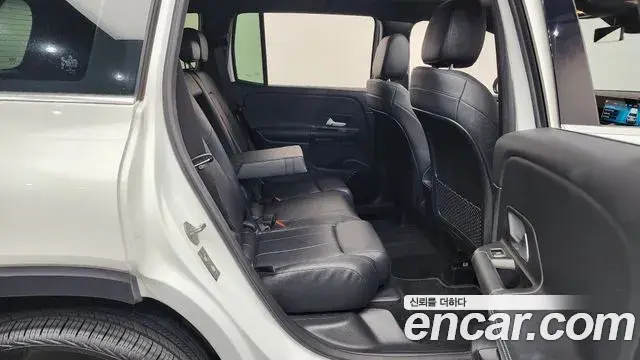 Mercedes-Benz GLB-Class 2021 — Фото 11/20