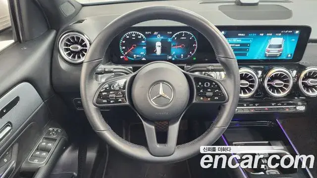 Mercedes-Benz GLB-Class 2021 — Фото 14/20