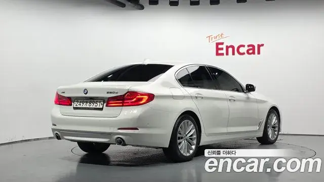 BMW 5 Series 2020 — Фото 2/20