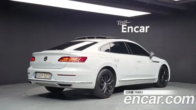 Volkswagen Arteon 2019 — Şəkil 18/20