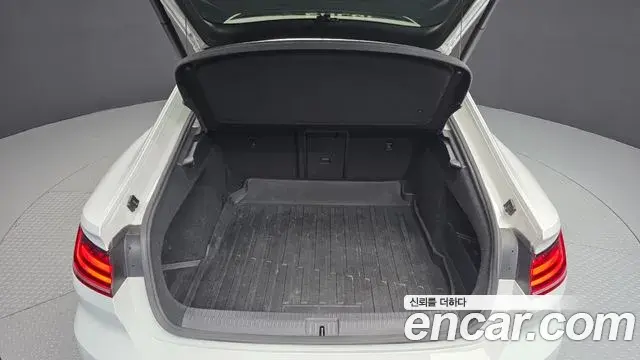 Volkswagen Arteon 2019 — Şəkil 19/20