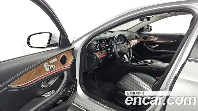 Mercedes-Benz E-Class 2018 — Фото 10/20