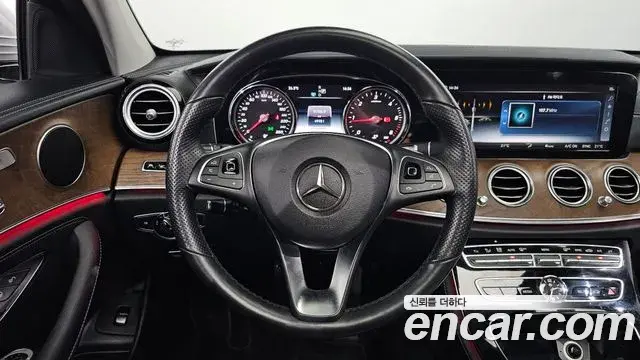 Mercedes-Benz E-Class 2018 — Фото 13/20