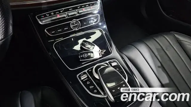 Mercedes-Benz E-Class 2018 — Фото 18/20