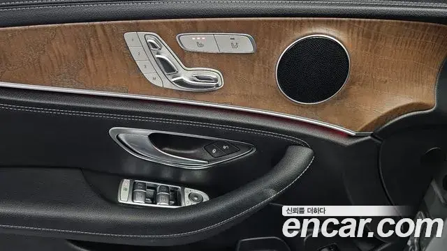 Mercedes-Benz E-Class 2018 — Фото 19/20