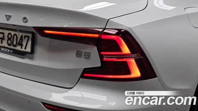 Volvo S60 2020 — Photo 2/34