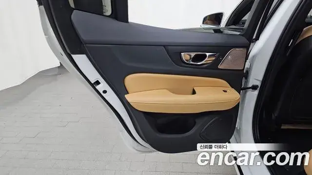 Volvo S60 2020 — Photo 31/34