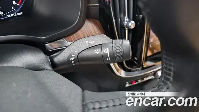 Volvo S60 2020 — Photo 25/34