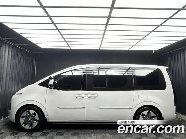 Hyundai Staria 2024 — Фото 2/18