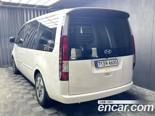 Hyundai Staria 2024 — Фото 3/18