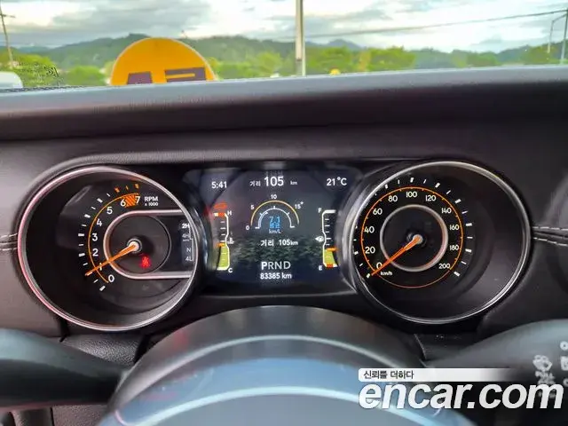 Jeep Wrangler 2021 — Фото 8/20