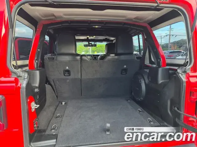 Jeep Wrangler 2021 — Фото 17/20