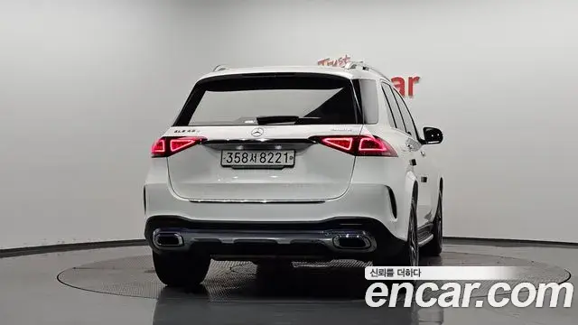 Mercedes-Benz GLE-Class 2019 — Photo 2/37