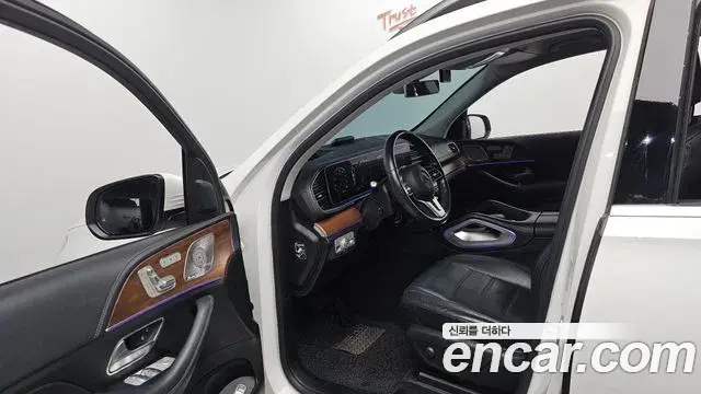 Mercedes-Benz GLE-Class 2019 — Photo 3/37