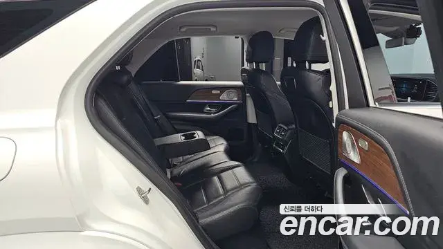 Mercedes-Benz GLE-Class 2019 — Photo 20/37