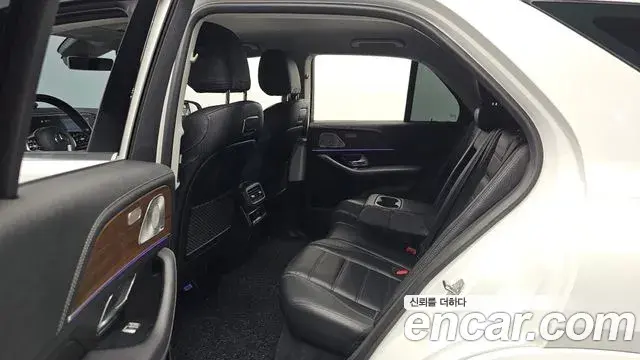 Mercedes-Benz GLE-Class 2019 — Photo 24/37