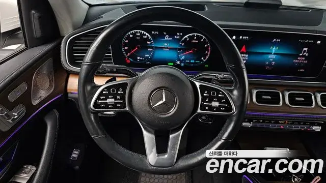 Mercedes-Benz GLE-Class 2019 — Photo 13/37