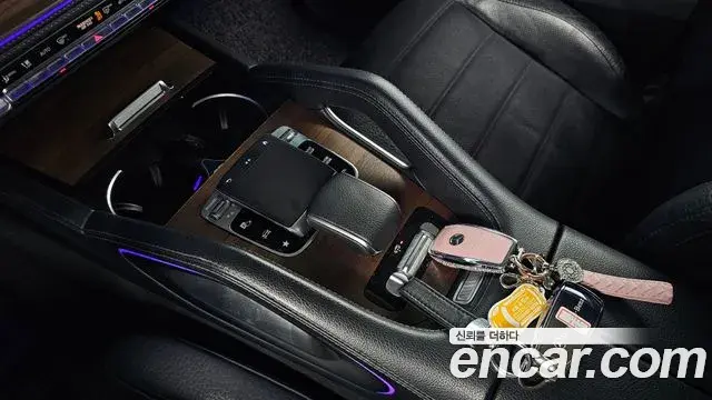 Mercedes-Benz GLE-Class 2019 — Photo 18/37